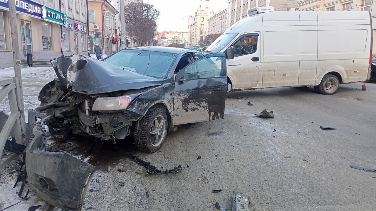 В Екатеринбурге ДТП парализовало движение по улице Малышева - «Уральский  рабочий»